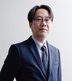 東 庸行