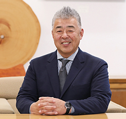 塚越 英弘