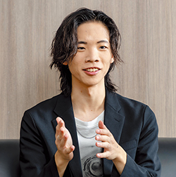 谷津 凜勇