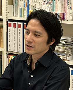 内田 康弘
