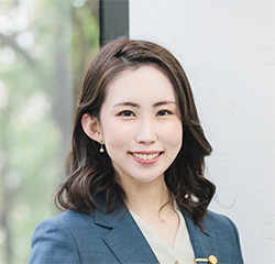 右堂 裕子