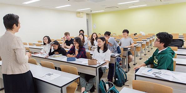 G30国際プログラムで学ぶ学生たち。定員枠をはるかに超える応募者が集まるなど注目を集める。
