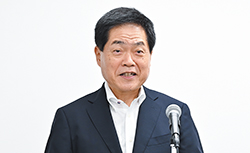 相原 玲二