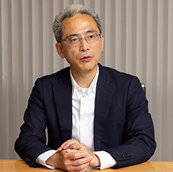 岩井 裕介